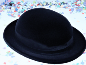 Sombrero bombín de carnaval: Elegante y festivo, perfecto para tu disfraz.